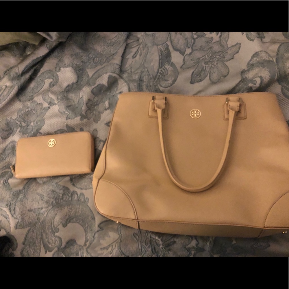 Tory Burch Robinson Tote with Matching Wallet NWT